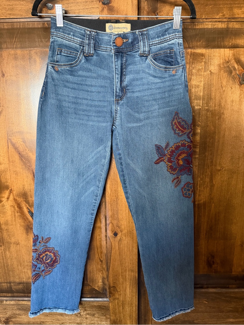Democracy Ab Technology Medium Blue Cropped Jeans with Floral Embroidery Sz 2 - Picture 2 of 11